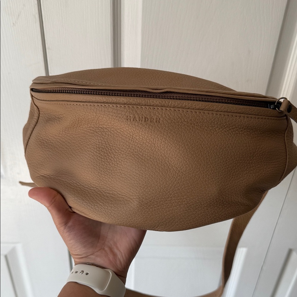 Mandrn Leather Crossbody Bag